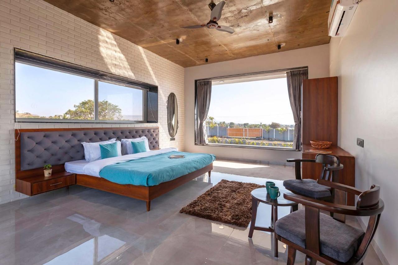 Stayvista'S Bellisimo Panorama - Lakeside Oasis With Infinity Pool, Modern Interiors, Open-To-Sky Bathtub, And Lush Green Lawn Nashik Zewnętrze zdjęcie